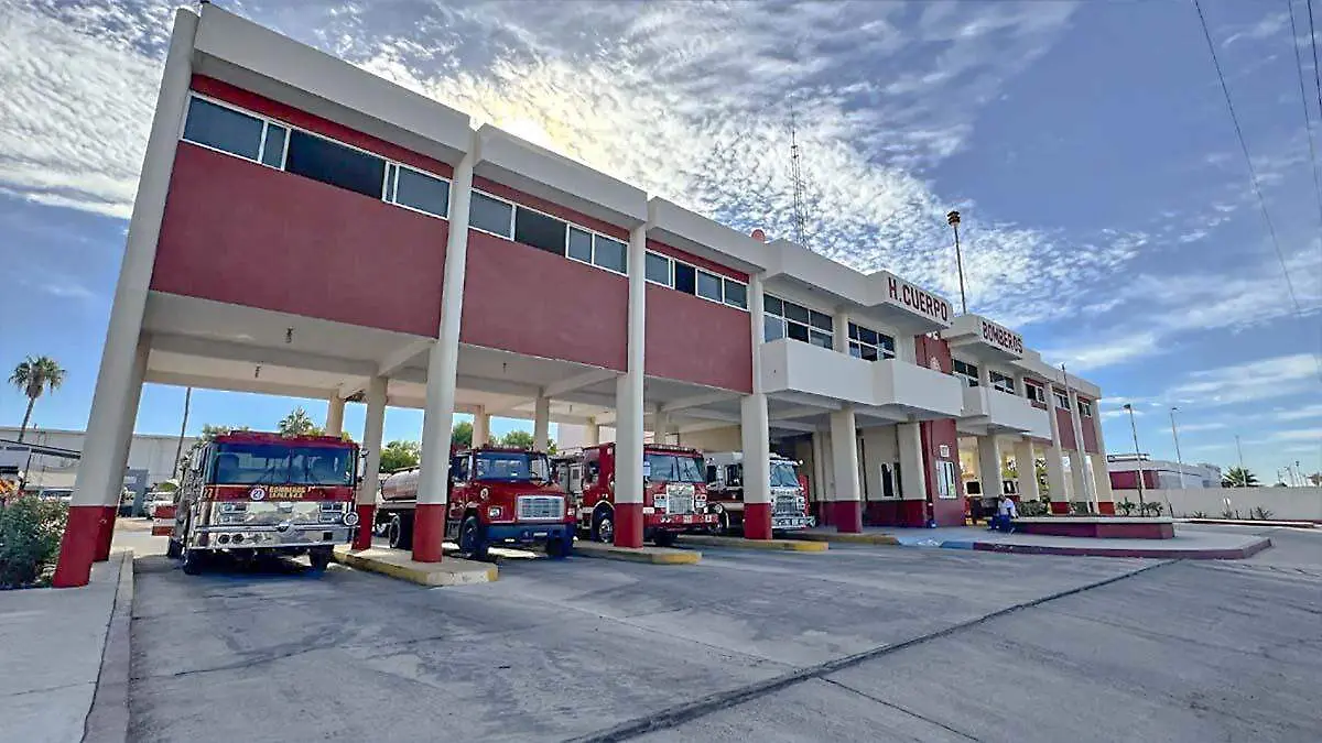 bomberos reciben donaciones alimenticias en diciembre